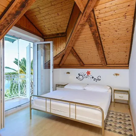 Lägenhet 2-bed Sleeps 4 With Sea View 10 Min To